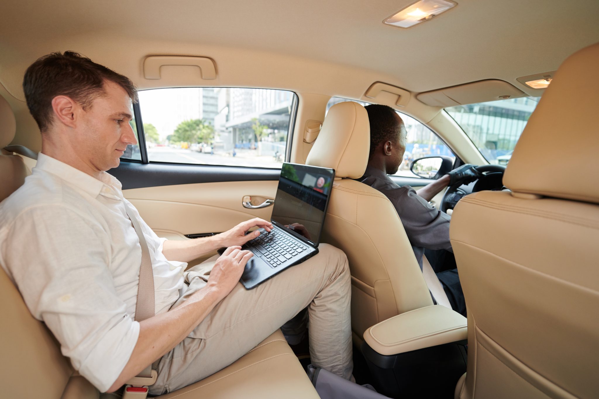 Top Tips for a Smooth Airport Transfer in Luton